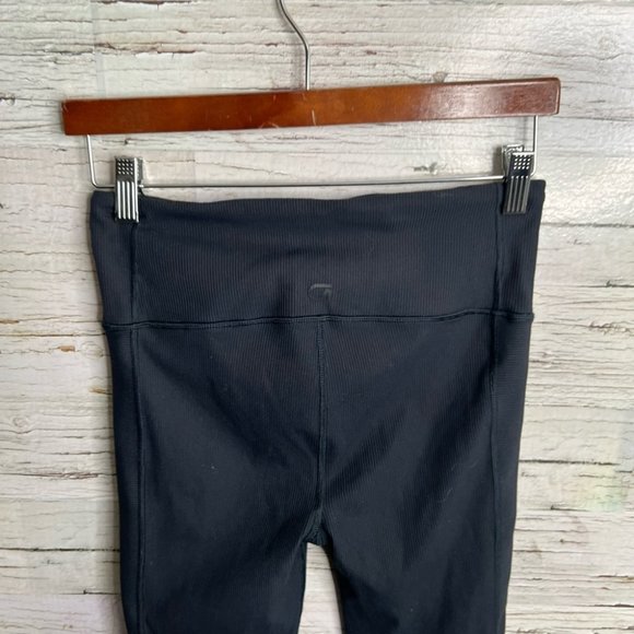 Gap high rise black leggings size small crop - Picture 8 of 10
